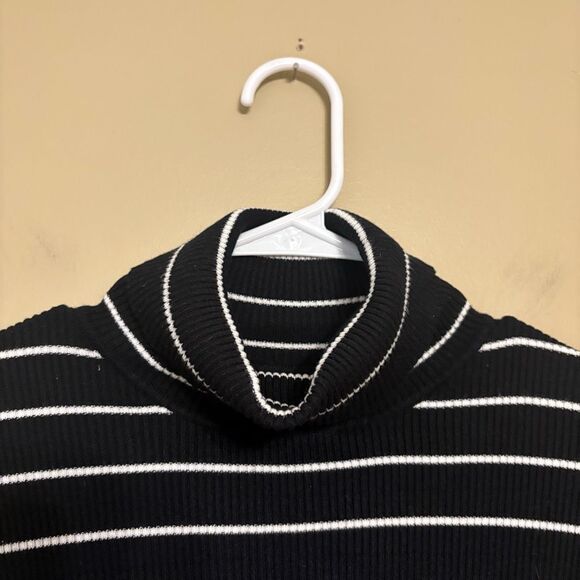 Chicos Women’s Black White Stripe Lightweight Turtleneck Sweater Size 1/Medium/8 - Picture 5 of 7